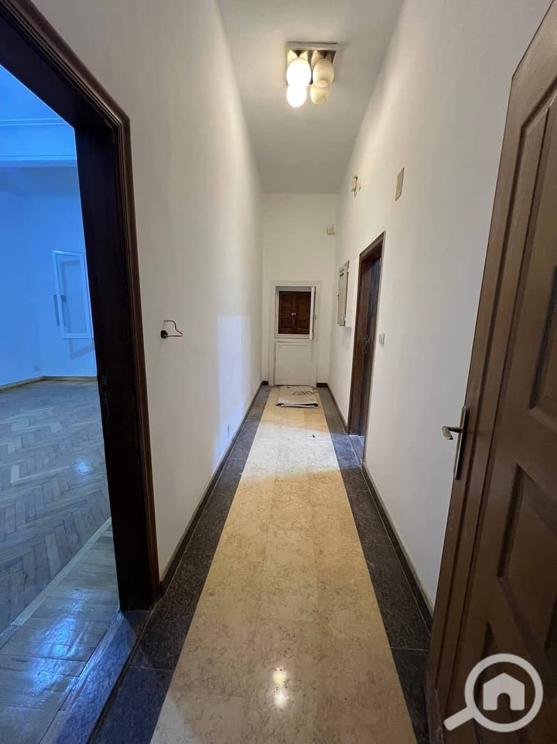 4 b7b958a9-f1c2-425c-947a-202f5a2bc4a5. jpeg