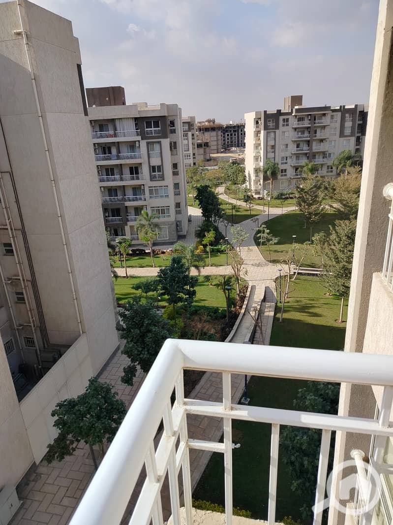 2 fda34b1d-7787-47a0-b6b5-743dbec27804. jpg