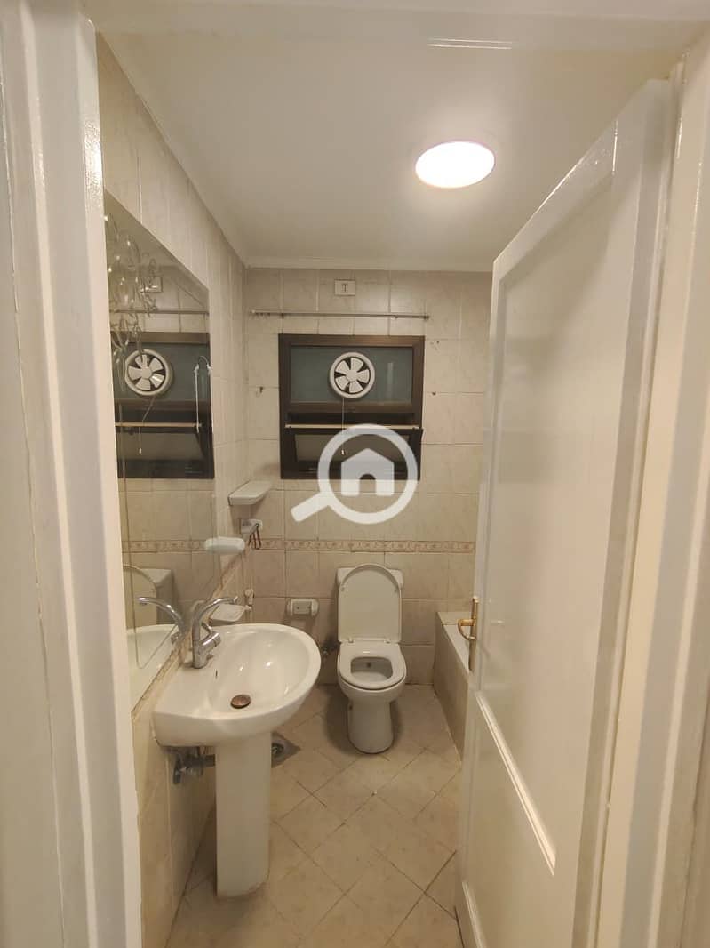 9 c5b4fca0-57aa-46af-bf40-42b797008c8a. jpg