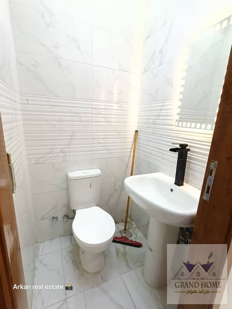 12 eb6d27aa-3b8f-42c9-8ec4-40cf46e18207. jpg