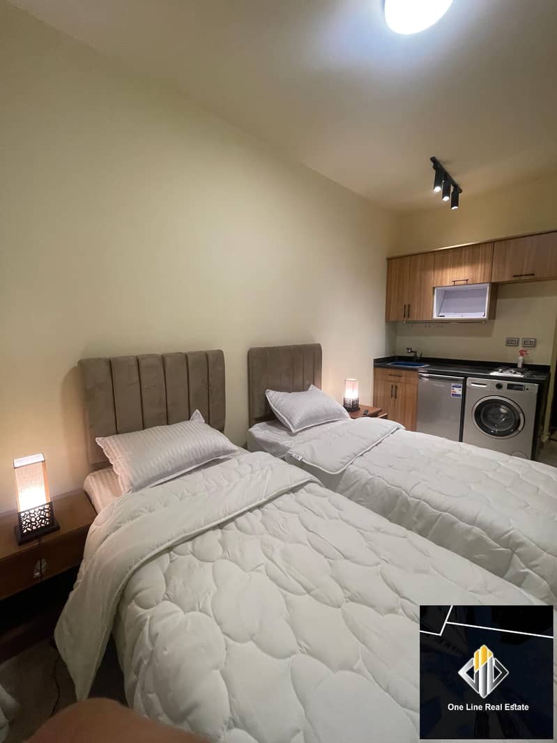 8 24b5436e-04c4-4a56-8dc1-a4a20ac1e5e6. jpeg