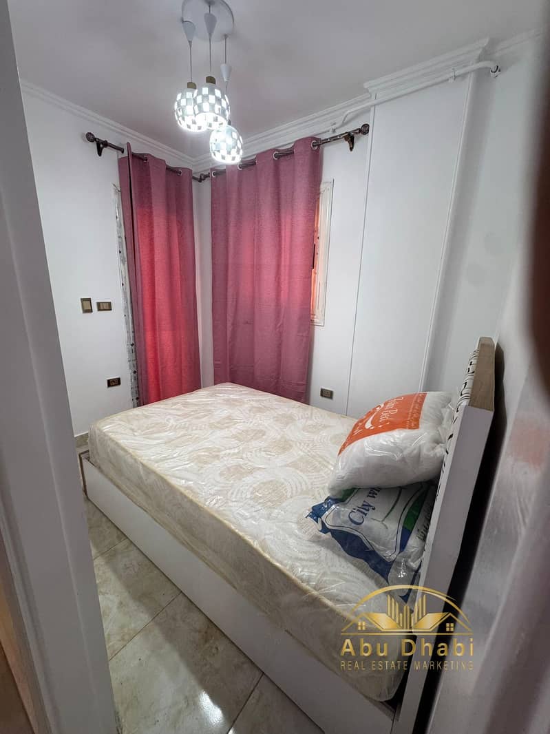 10 1a327e2d-b73d-47ad-8767-f3cd8c4a816e. jpg