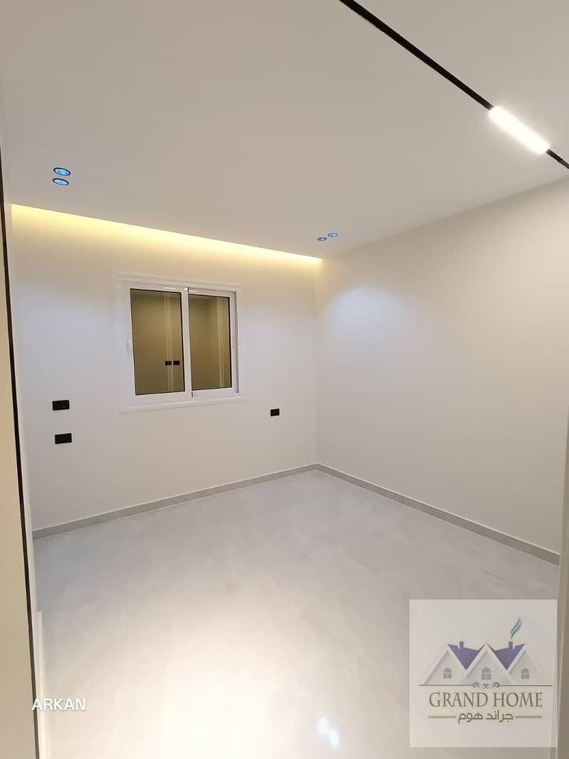 15 ed686e5f-66d2-4ec3-b806-d91a3729e619. jpg