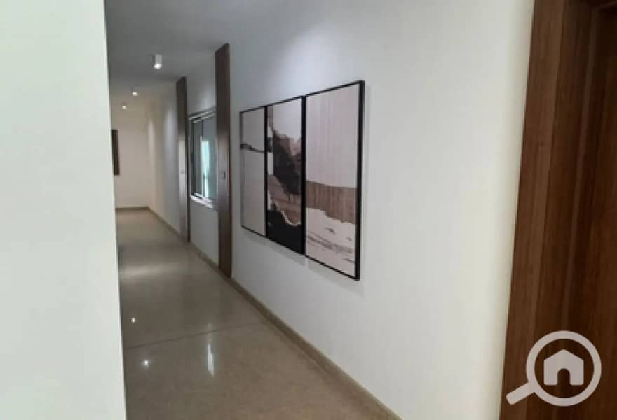 11 8112317-f8a8bo. jpg