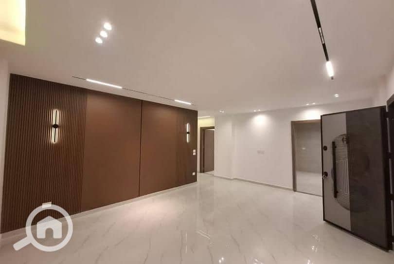 Apartment with Private Garden for Sale in the Heart of Sheikh Zayed, Namia Compound, Landscape View,Fully Finished, Immediate Delivery - Widok 3