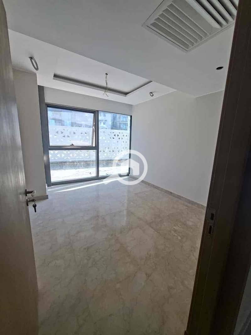 4 8702aeb5-820a-4846-90ed-86e55a7845bb. jpg