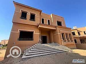 4 realestate_فيلا-مستقلة-بدون-تشطيب-مساحة-المبانى-1031-م2-و-بها-حديقة-خاصة-بكمبوند-القطامية-جاردنز-بالتجمع-الخام_2520240624243741_th. jpg