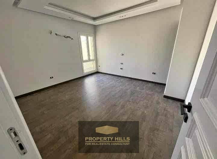 12 244160ac-4b9f-4460-a912-2c0c653dde20. jpg