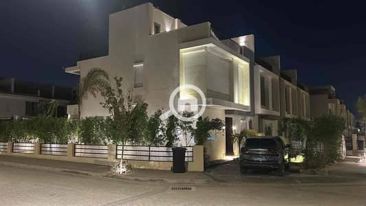 تاون هاوس 3 غرف نوم للبيع في الشيخ زايد، الجيزة - 25c4ca67-a5e0-49d2-b554-e03daf8c584b. jpg