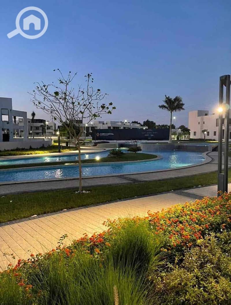 8 b85063ad-bd40-4e81-9faf-309e62ecd4ec. jpg