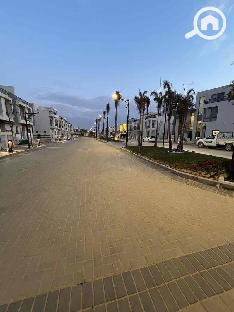 15 31b451cf-cf79-4e40-a4cf-b249635ad63a. jpg