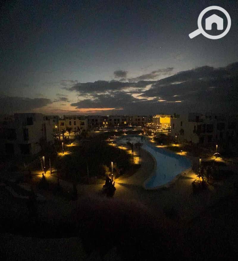 27 fc46df2e-6d9f-41f2-bd44-6e23a8103a56. jpg