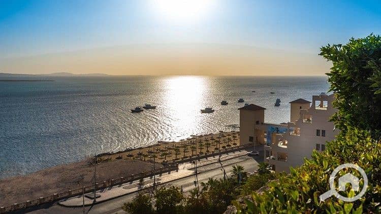 4 0f1479af-1fa3-40f9-a9be-408178f4dd87_7b6b8_lg. jpg