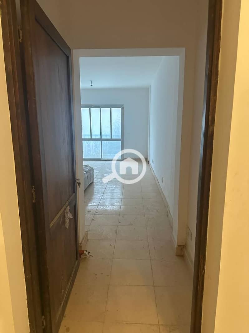 4 69ebc3a2-1e96-452d-8434-81d457bc5e5c. jpg