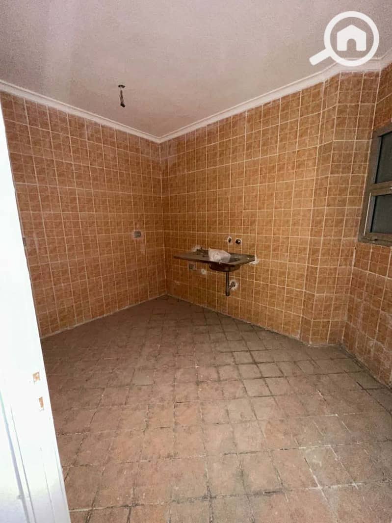 10 724c7b4e-1439-4cea-a407-7a2d59180498. jpg