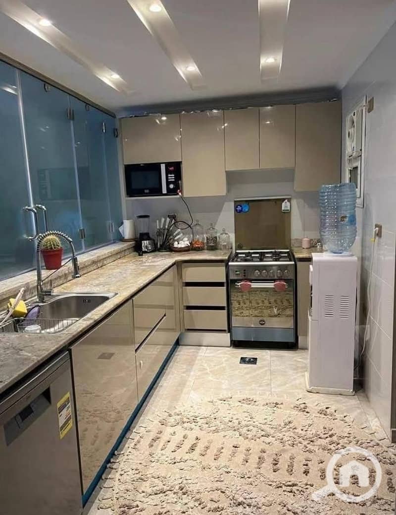 15 981843c2-81d3-4bf8-885b-4c88a0810a62. jpg