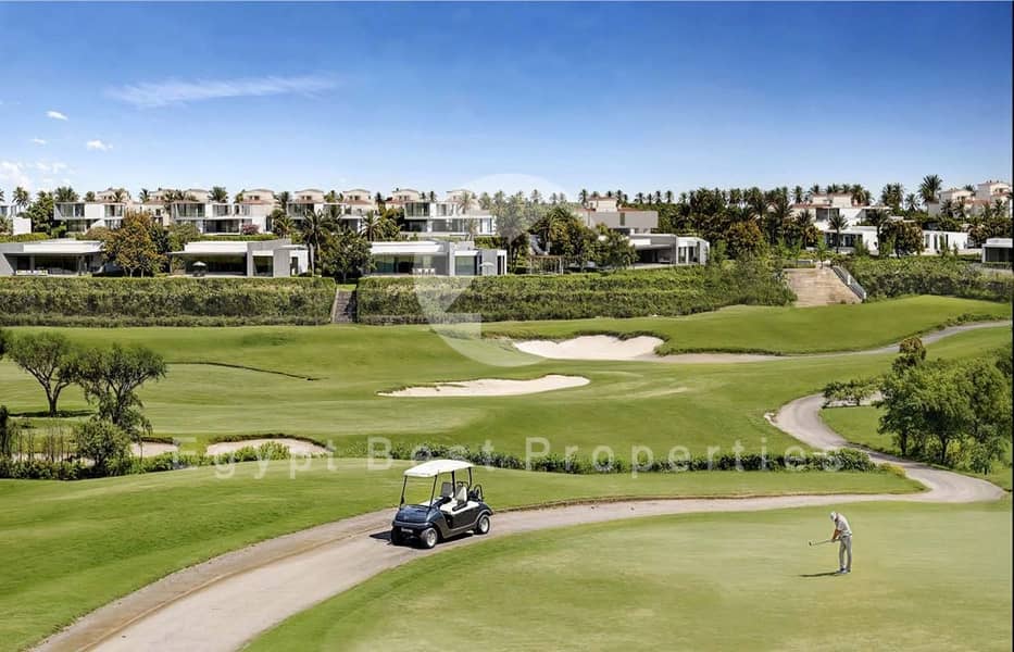 9 JadeHills__2_. jpg