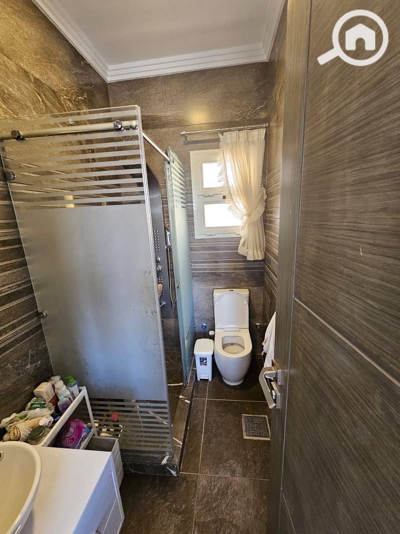 9 f744c8d6-8a96-41d7-abf9-971424e20ae3. jpeg