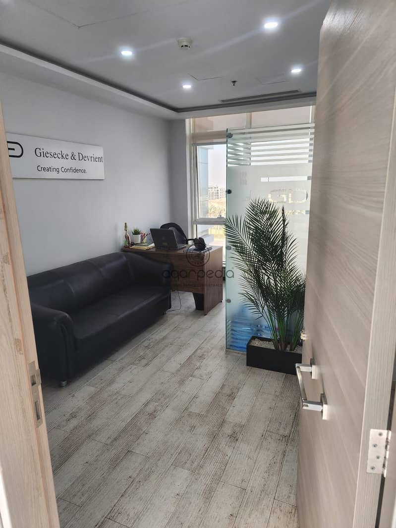 11 b5bb8ed8-6f16-41c3-87aa-8a647b7b8756. jpg