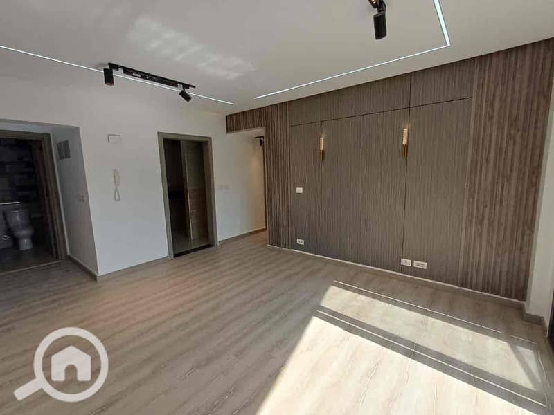 10 c83ccbb8-5c7e-41fa-bceb-100731c2dc94. jpg