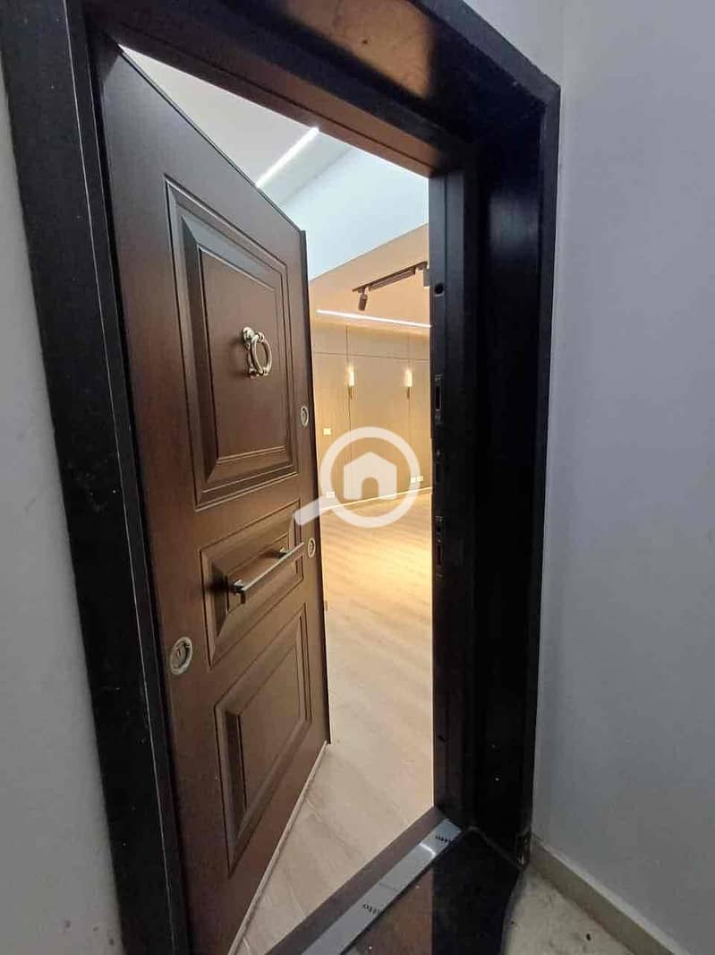 11 e17114ef-73d2-40c1-bcab-77b120111693. jpg