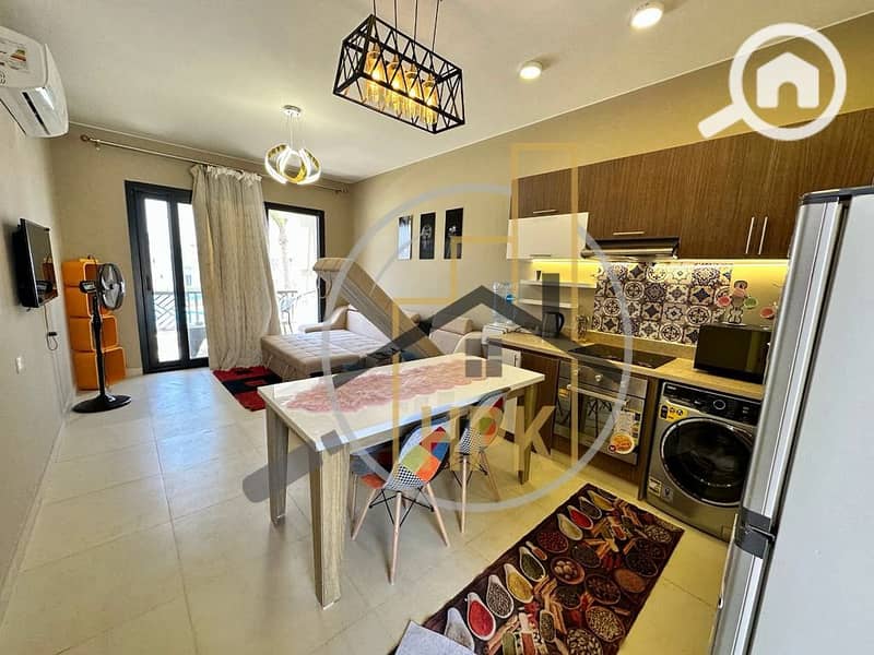 4 95c1251a-1106-460b-ae2f-c2e7a5036e04. jpg