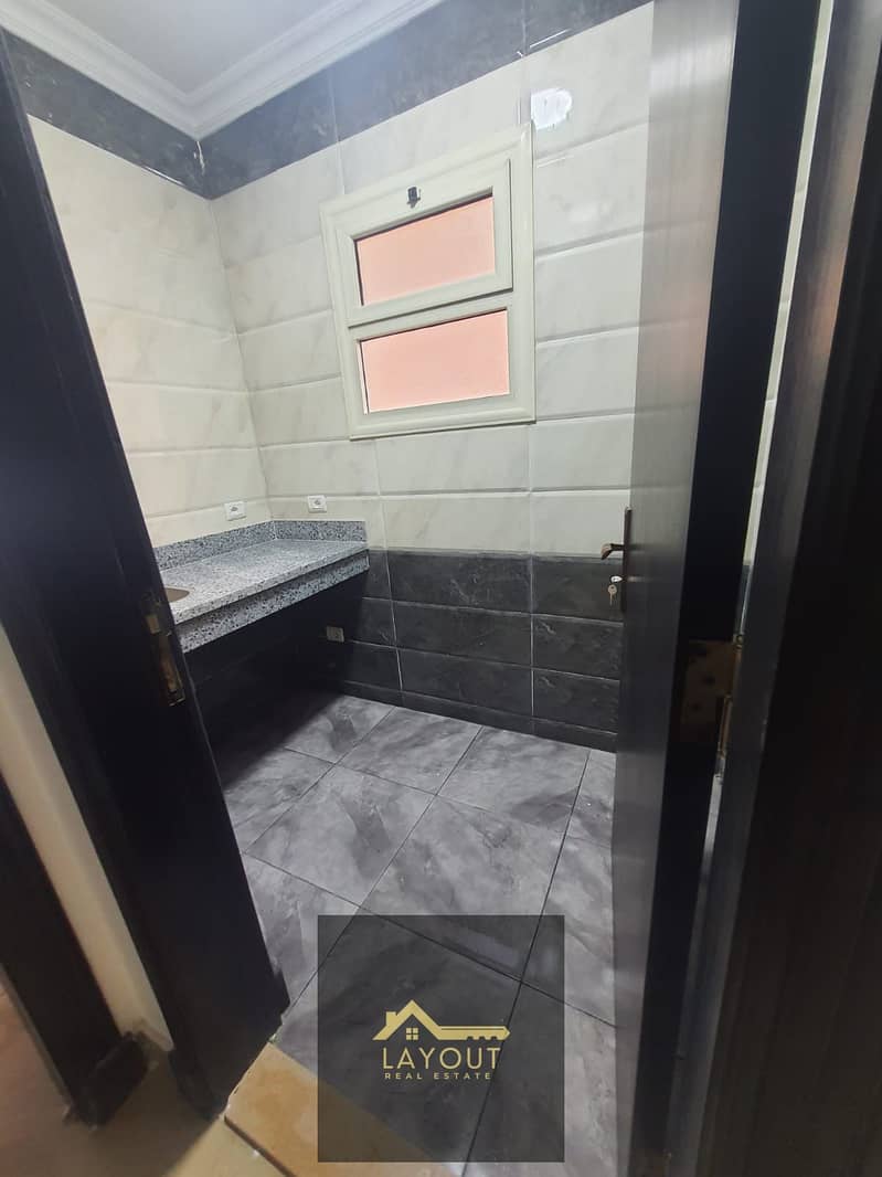 7 7030c107-aae0-4a7b-a99b-159e51d2a1a2. jpg