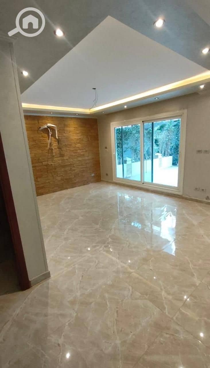 10 6de1ea15-4a7e-48e5-a7a8-3f024da02714. jpg