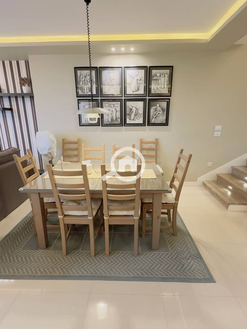 4 3a8ed44f-67e2-4f73-b551-48231d56dcdc. jpeg