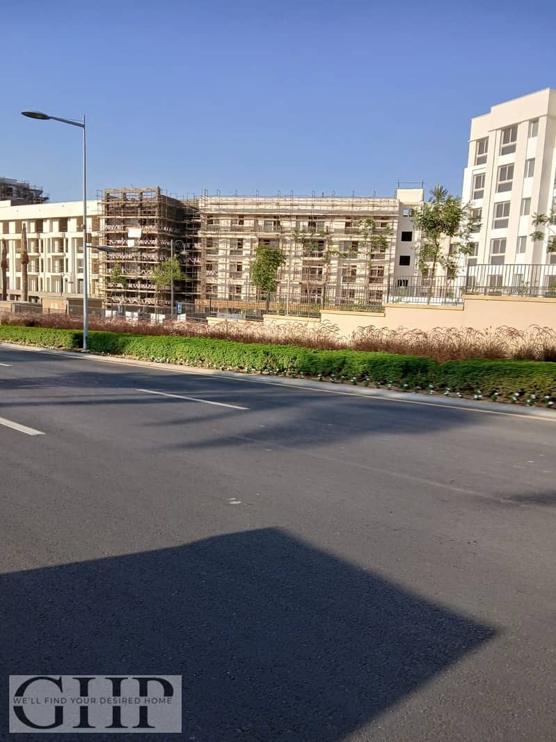 2 2ba544c0-8bde-48fa-b5a3-9185a89bcb84. jpg