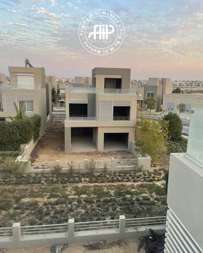 5 Bedroom Townhouse for Sale in 6th of October, Giza - IMG-20250722-WA0004. jpg