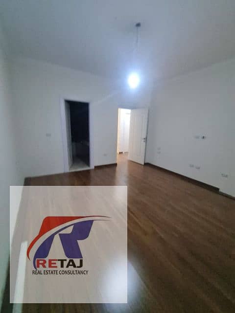 10 6111ef29-ce5e-4258-bfae-61550e7b584b. jpg