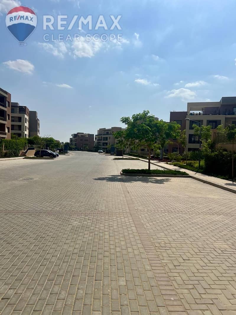 12 ee982305-b531-47cc-8cad-4310422b07dc. jpg