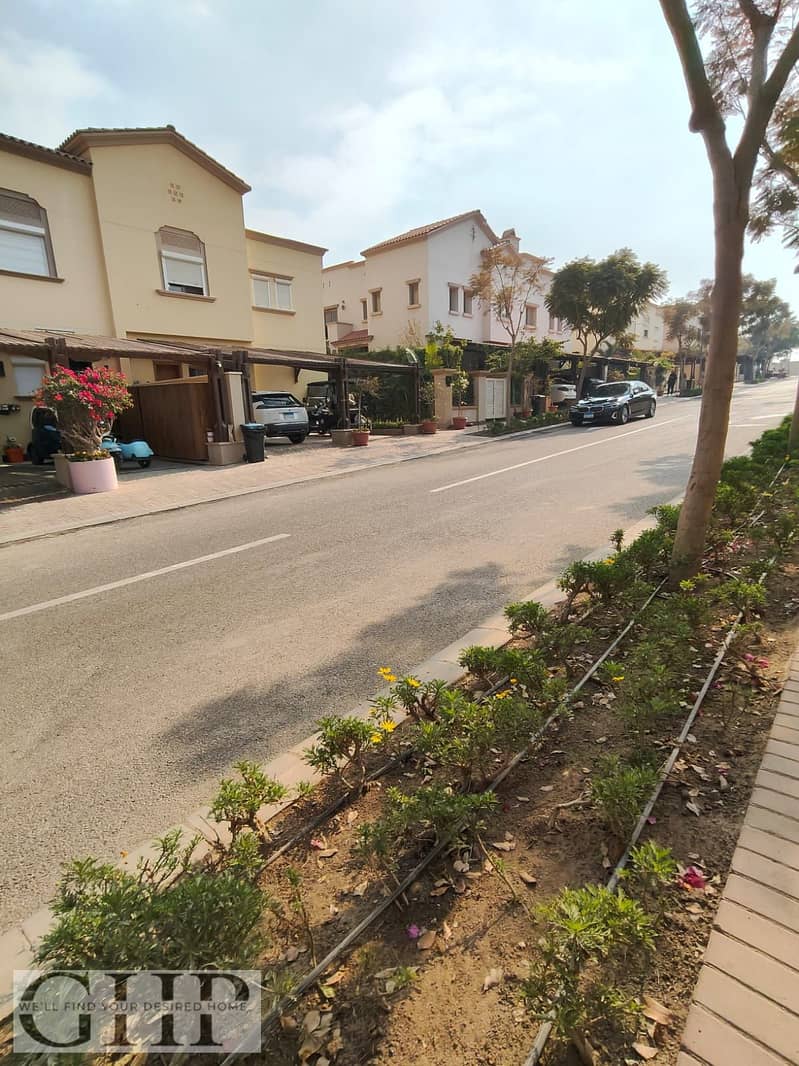 12 23b0f0f6-ed67-4c94-88a0-8cb4cdb63a56. jpg