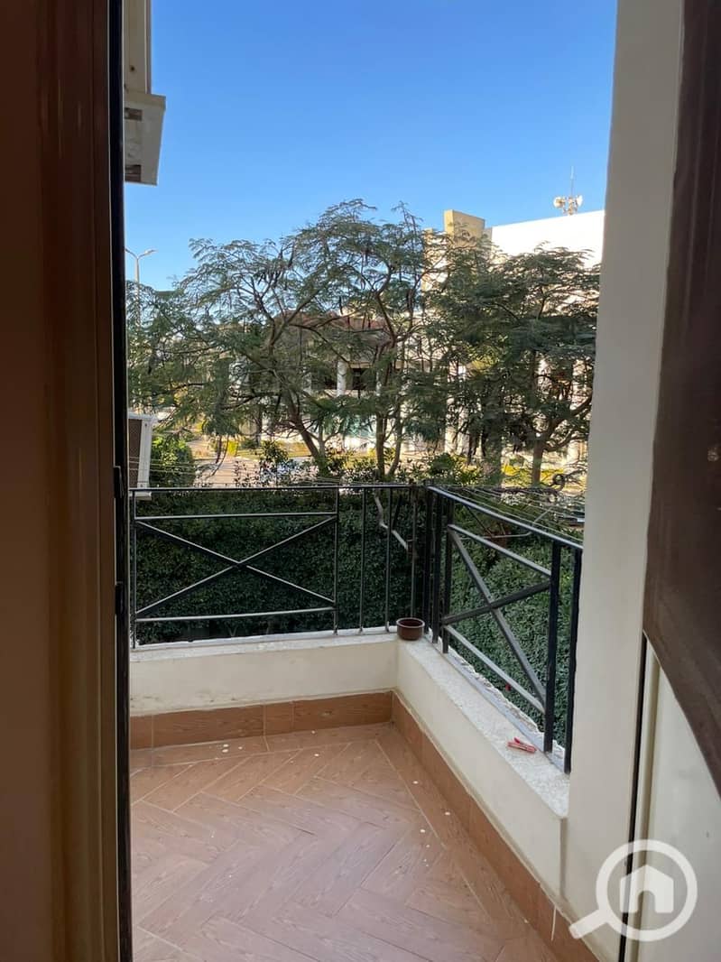 7 c4e8c2eb-f23d-420e-81c7-cfa3515d4a90. jpg