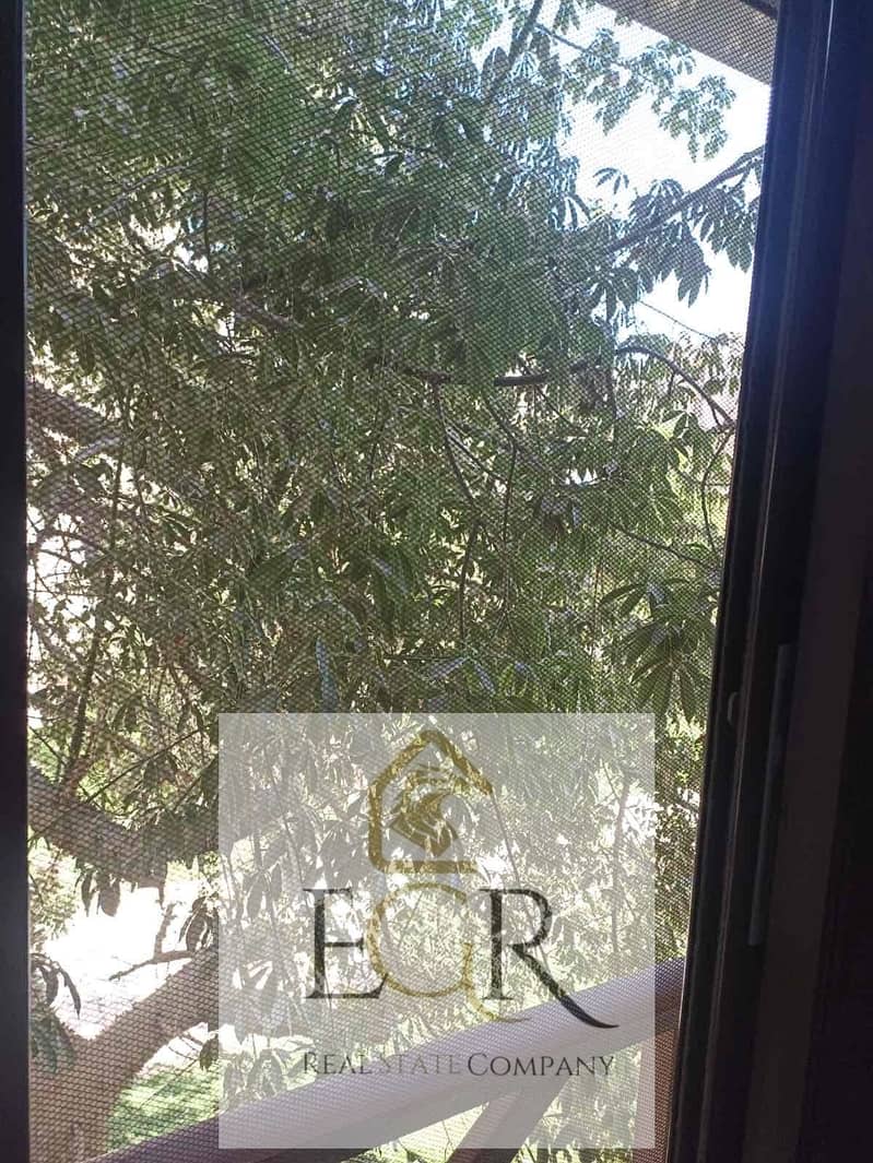 10 0ec78ce6-0106-46b0-b17b-c3c6cde6b4ac. jpg