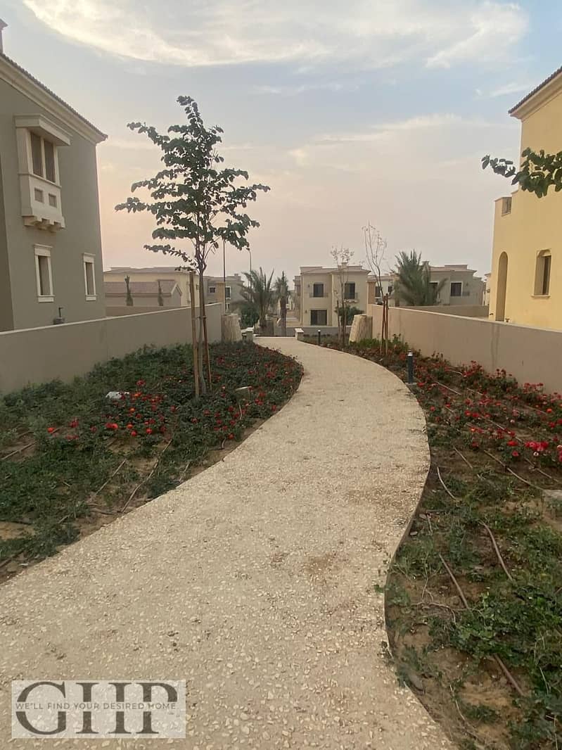 14 75b9a4f9-34b6-454c-a23d-157aa938fbc7. jpg