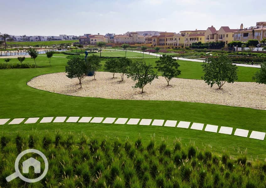 8 GREENS_SIGNATURE_BROCHURE_Page_04_Image_0001. jpg