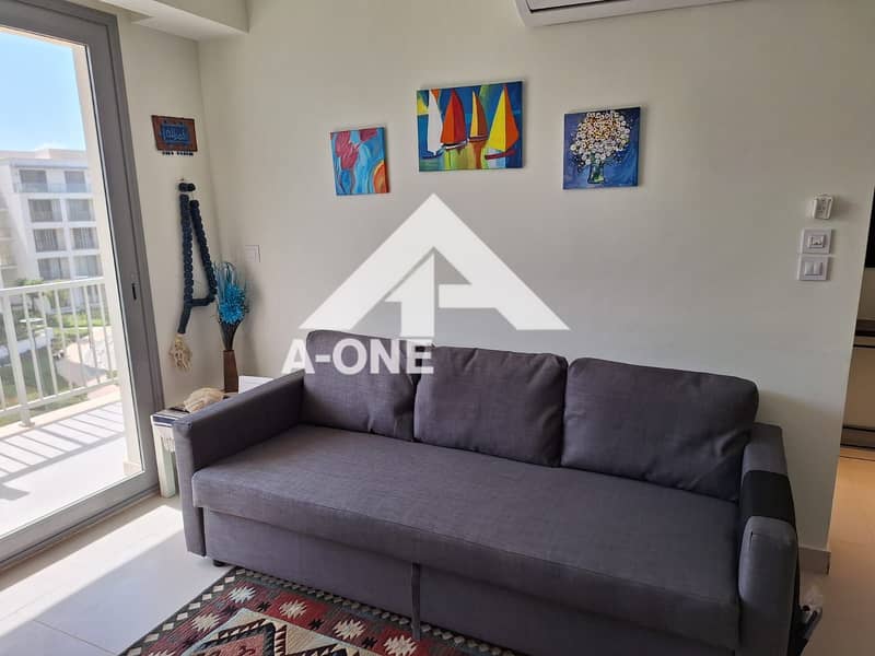 2 c9acea49-ffb1-48d5-bc7e-5e57b12bbf9c. jpg