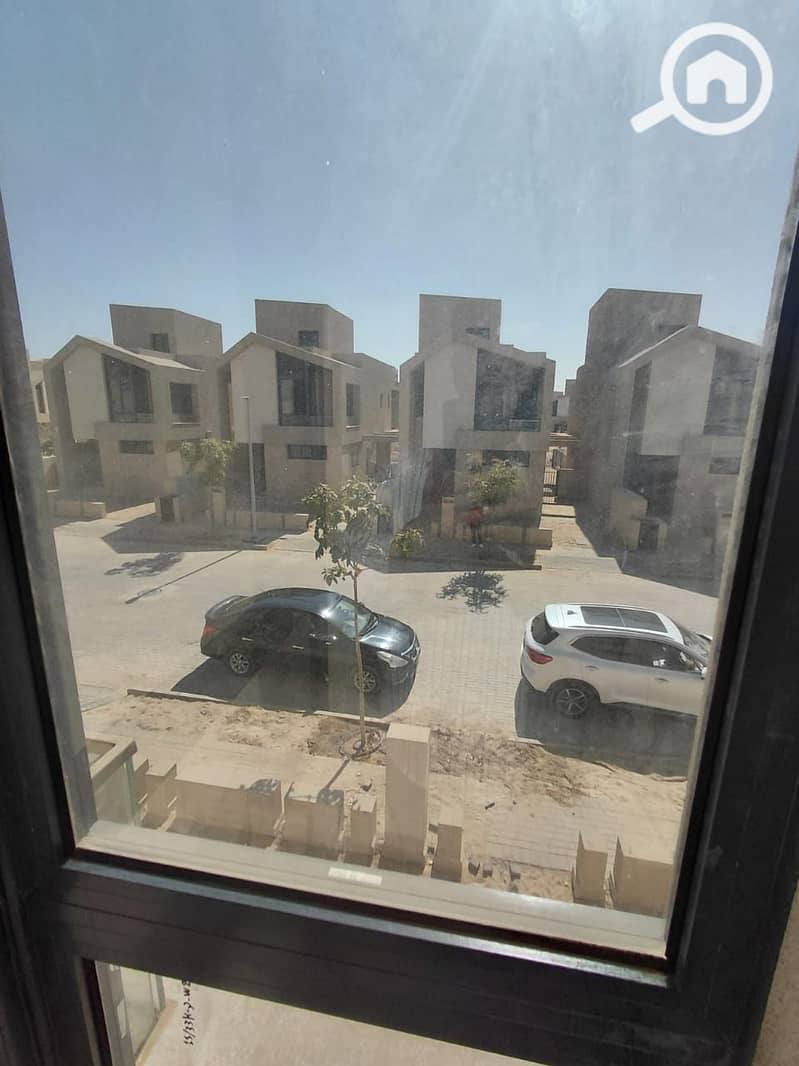 4 c9d1893c-9aa3-47e5-98ce-4b6a0f0c18c0. jpg