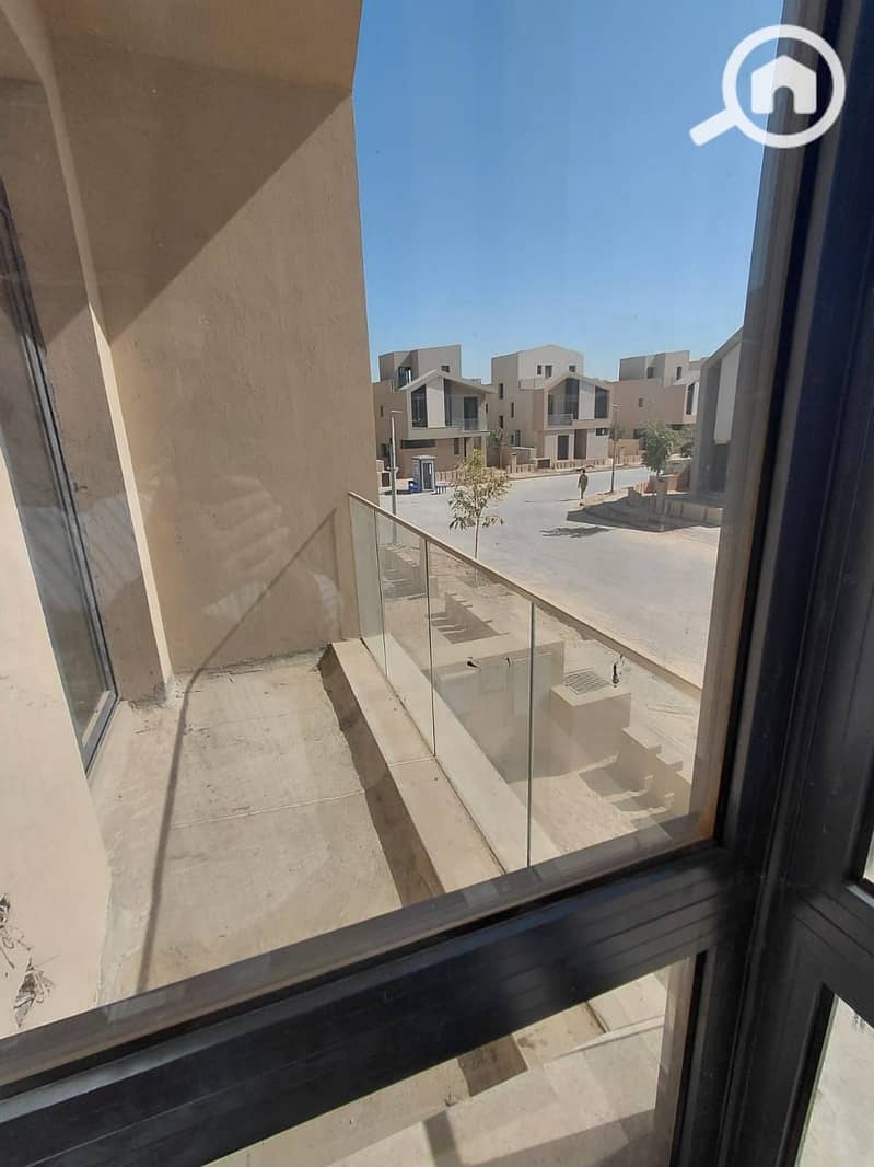 10 9a1e8e67-e45b-49da-85d0-56e2379fc0f0. jpg