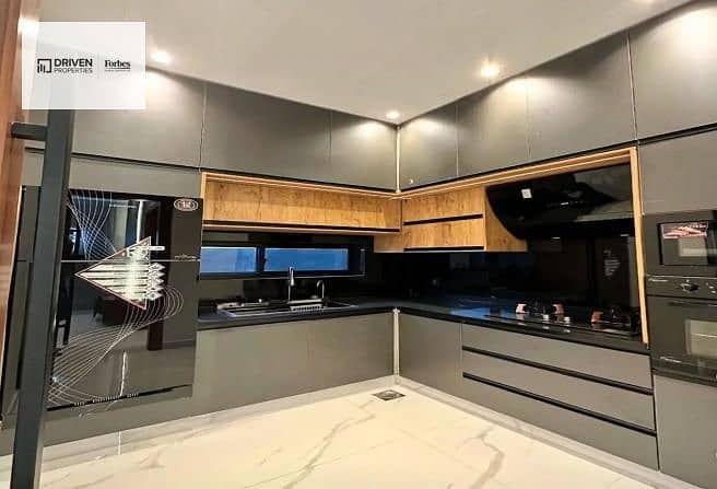 6 7934913-7ceb0o. jpg