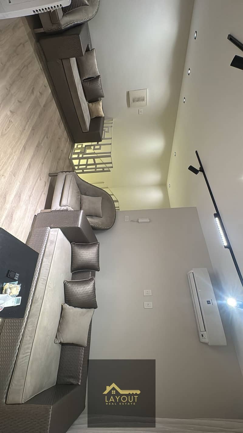 2 ff181f20-e4a7-4e46-8316-a80c2fc2ed14. jpg