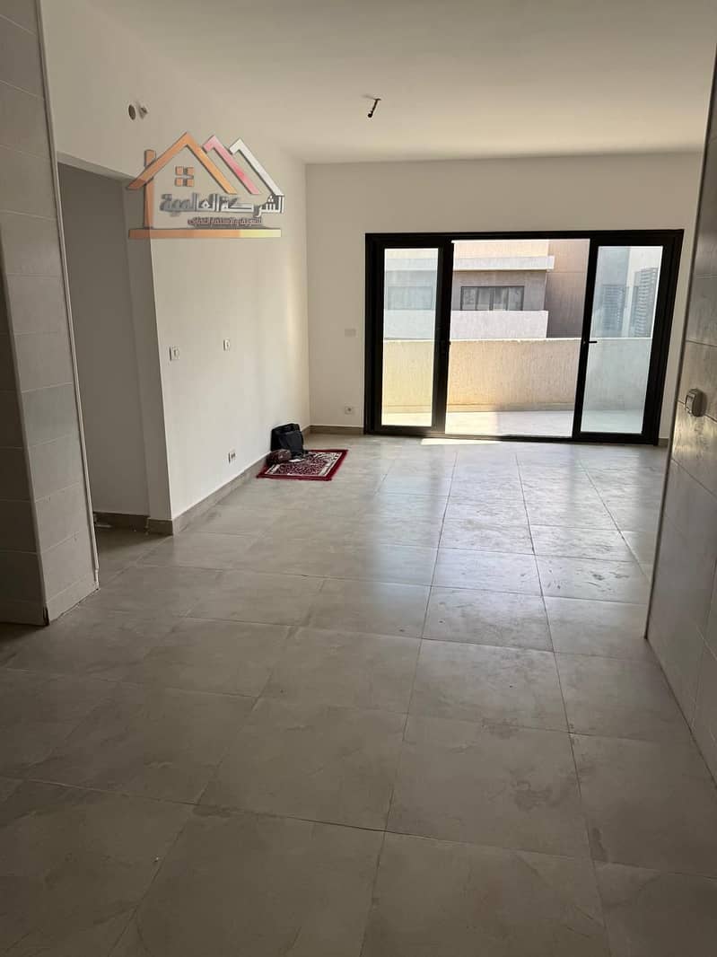 10 e40cf265-e35e-4a81-bd52-68f6cd880ab4. jpg