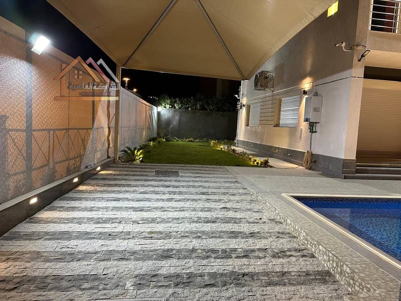 17 953b415a-b868-4bb9-8041-1d37d9fb0944. jpg