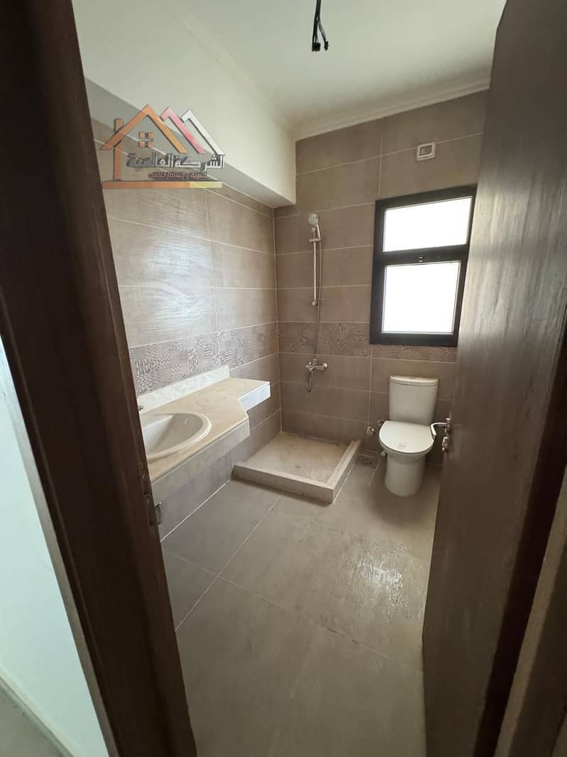 10 6225d02d-61bb-40a9-9feb-ca03adcfbdcf. jpg