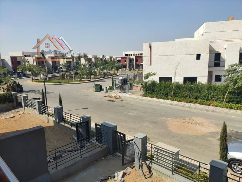 4 cf0335ca-cd3e-4baa-816e-2e22d576c636. jpg