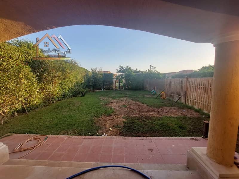 2 052eb7d8-ba7b-4ec2-a5b2-64a5c9b9f086. jpg