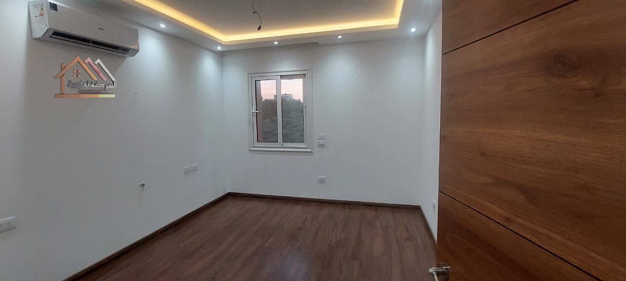 8 cf32b8c4-0d52-4ab8-9a74-46d86d6d0dca. jpg