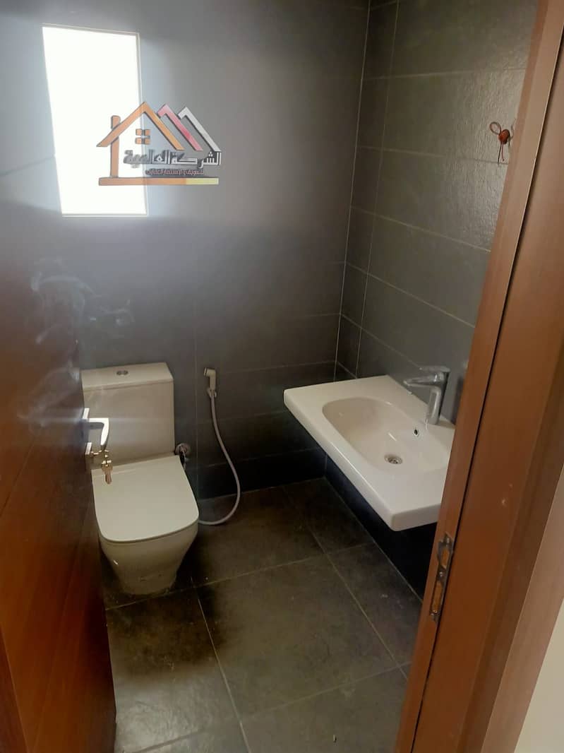 4 4fdca4c5-c12b-4e6a-bf64-f82883aed7c0. jpeg